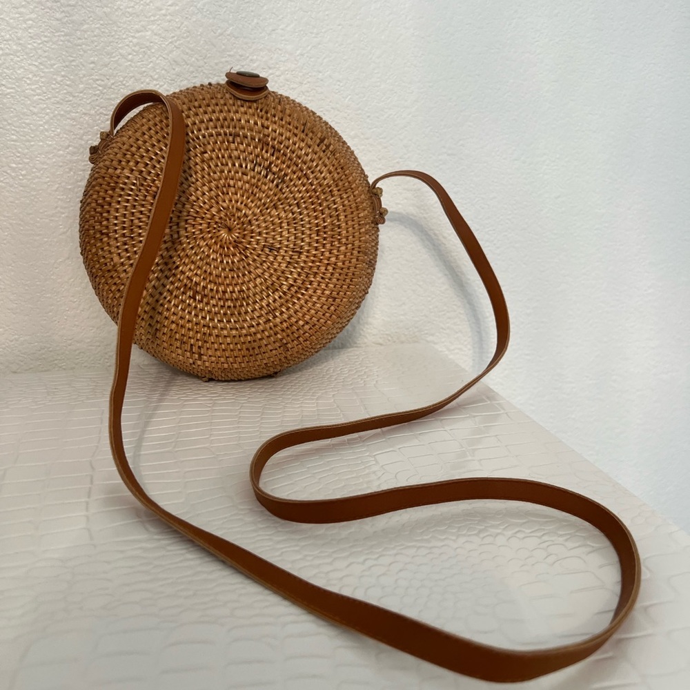 Woven circle crossbody bag